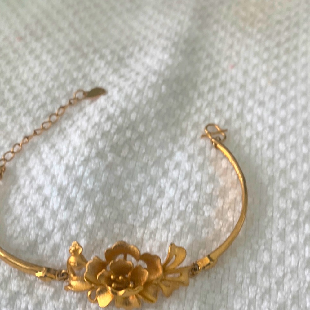 Vogue Floral Gold Bracelet